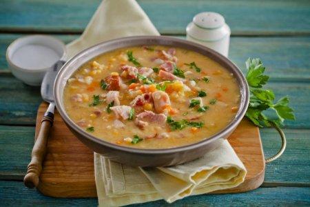 10 sopas de guisantes con ahumados que encantarán a toda la familia