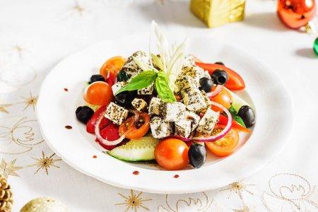 15 Salate mit Brynza, die in wenigen Minuten vom Tisch verschwinden
