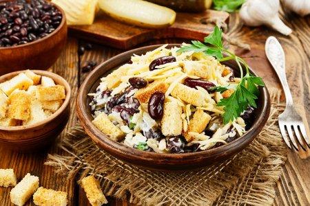 20 sehr leckere Salate mit Bohnen und Croutons