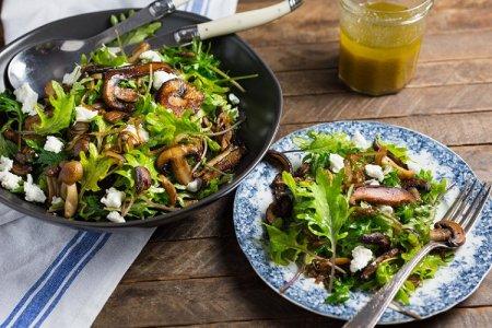 20 Interesting Salads with Fried Champignons
