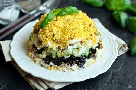 20 originelle Salate mit Huhn und Pflaumen