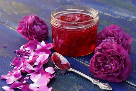 20 Rezepte für duftende Rosenblütenmarmelade