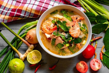 15 sehr leckere Tom Yum Suppenrezepte