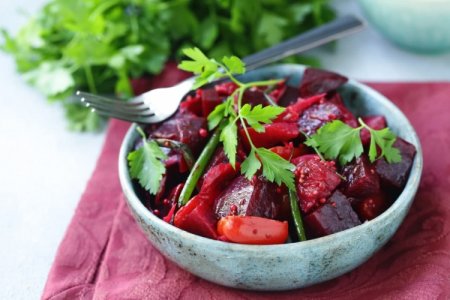 20 Salate aus roher Rote Bete, die Ihr Menü abwechslungsreicher machen