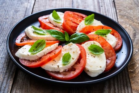 20 Lightning-Fast Mozzarella and Tomato Salads