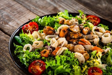 20 Salate mit Meeresfrüchte-Cocktail, die einfach zuzubereiten sind