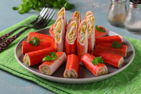 20 Snacks mit Krabbenstäbchen, die jedem schmecken werden