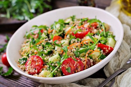 20 Quinoa-Salate, die Ihre gewohnte Ernährung abwechslungsreicher machen