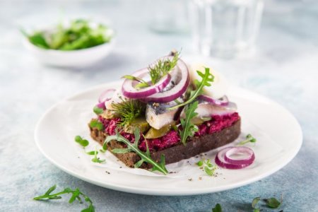 20 Heringssandwiches, die jeden Tisch schmücken
