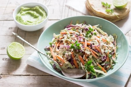 15 tolle Rezepte für Krautsalat (Coleslaw)