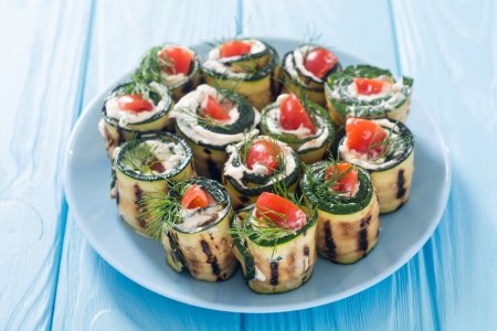 15 einfache Zucchini-Röllchen-Rezepte