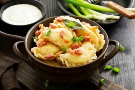 Wareniki: 20 der leckersten Rezepte für zu Hause