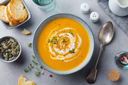 15 sättigende und leckere Kürbis-Cremesuppen