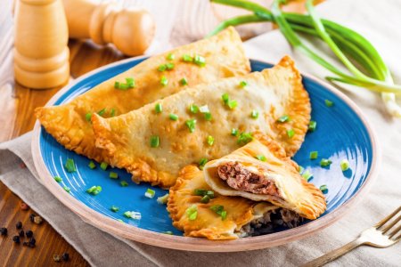 20 einfache Rezepte für hausgemachte Tschebureki