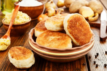 15 tolle Rezepte für gebratene Piroggen in der Pfanne