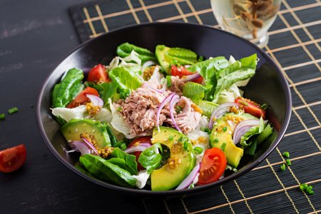 15 excelentes ensaladas de aguacate y atún