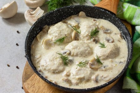 15 unübertreffliche Rezepte für Frikadellen in Sahnesauce