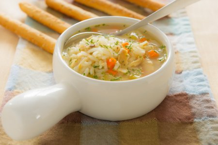 15 der leckersten Hühnersuppenrezepte mit Reis