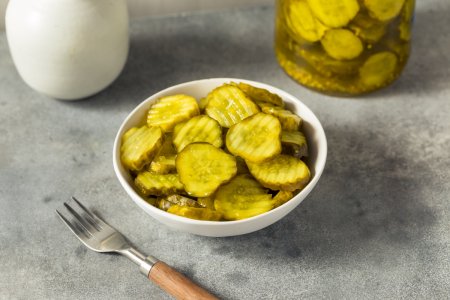 10 excelentes recetas de pepinos en su propio jugo para el invierno