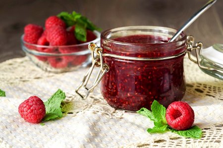 Himbeeren mit Zucker für den Winter ohne Kochen: 15 tolle Rezepte