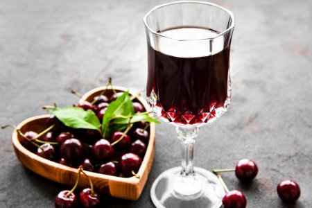 15 Easy Ways to Make Cherry Liqueur