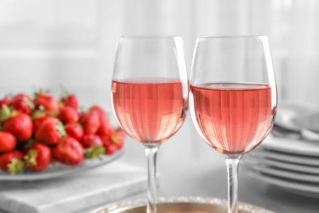 8 Best Strawberry Wine Recipes