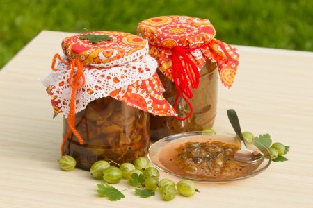 Grosella espinosa con azúcar para el invierno sin cocción: 15 recetas rápidas