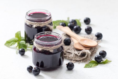 12 einfache Rezepte für Johannisbeermarmelade ohne Kochen