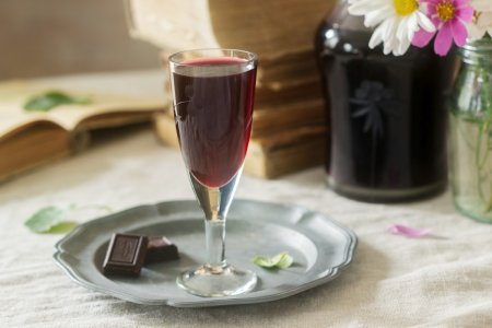 Licor de grosella negra: 10 recetas para todos los gustos