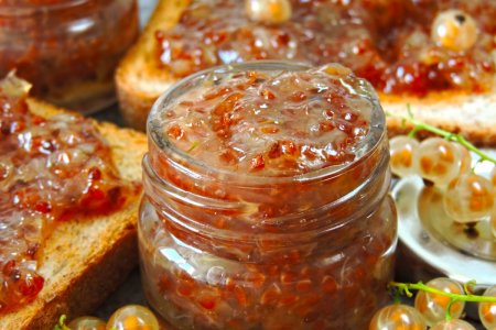 Konfitüre aus weißen Johannisbeeren: 12 einfache Rezepte für jeden Geschmack