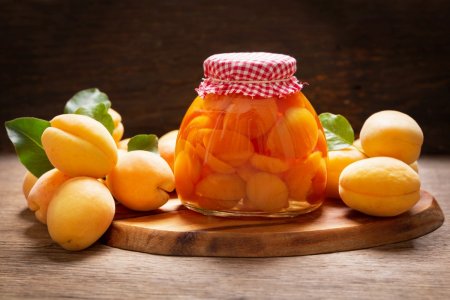 Albaricoques en su propio jugo para el invierno: 8 deliciosas recetas