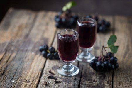 8 Easy Aronia Berry Wine Recipes