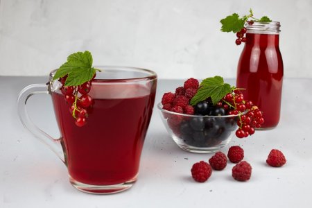 15 Simple Raspberry and Currant Compote Recipes