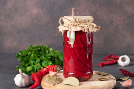 10 schnelle Rezepte für eingelegte scharfe Paprika für den Winter