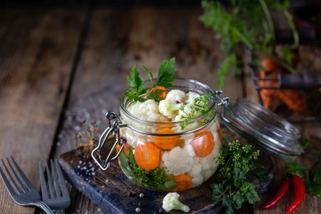 Eingelegter Blumenkohl für den Winter: 15 schnelle Rezepte
