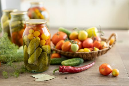 Tomaten mit Gurken für den Winter: 20 der leckersten Rezepte