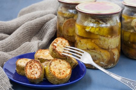 10 schnelle Rezepte für gebratene Zucchini für den Winter