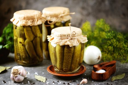 Bulgarische Gurken für den Winter: 20 einfache Rezepte