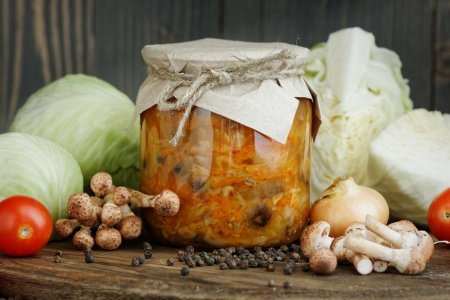 Solyanka para el invierno en frascos: 10 recetas fáciles de preparación