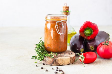 15 köstliche Auberginen-Rezepte mit Tomaten für den Winter