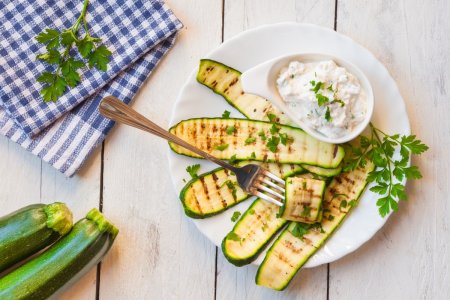 20 einfache Rezepte für gegrillte Zucchini