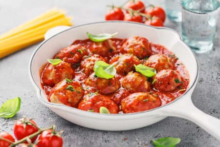 12 recetas inigualables de albóndigas en salsa de tomate