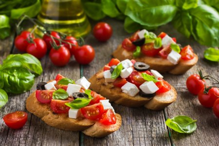 15 Tomato Appetizers That Disappear From the Table in Minutes