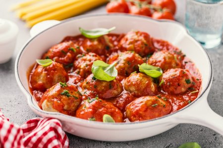 Meatballs with Rice and Gravy: 10 Quick and Easy Recipes