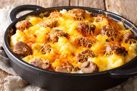 12 mejores recetas de patatas con salchichas al horno