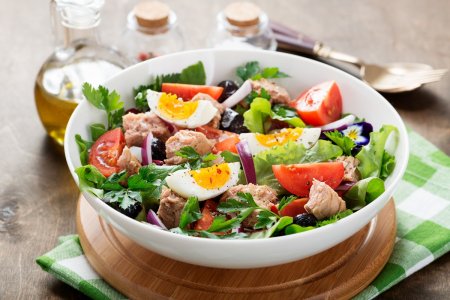 20 Low-Calorie Salads That Will Delight Your Taste Buds