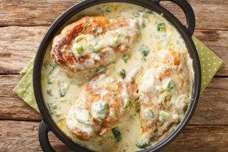 Pechugas de pollo en salsa cremosa: 15 recetas deliciosas y sustanciosas