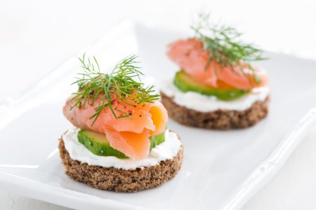 12 Elegant Red Fish Canape Recipes