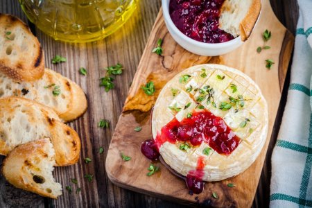 8 recetas de camembert al horno que son muy fáciles de preparar