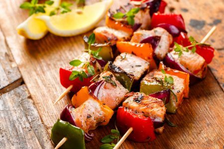 Brochetas de pescado a la parrilla: 20 recetas que definitivamente vale la pena probar
